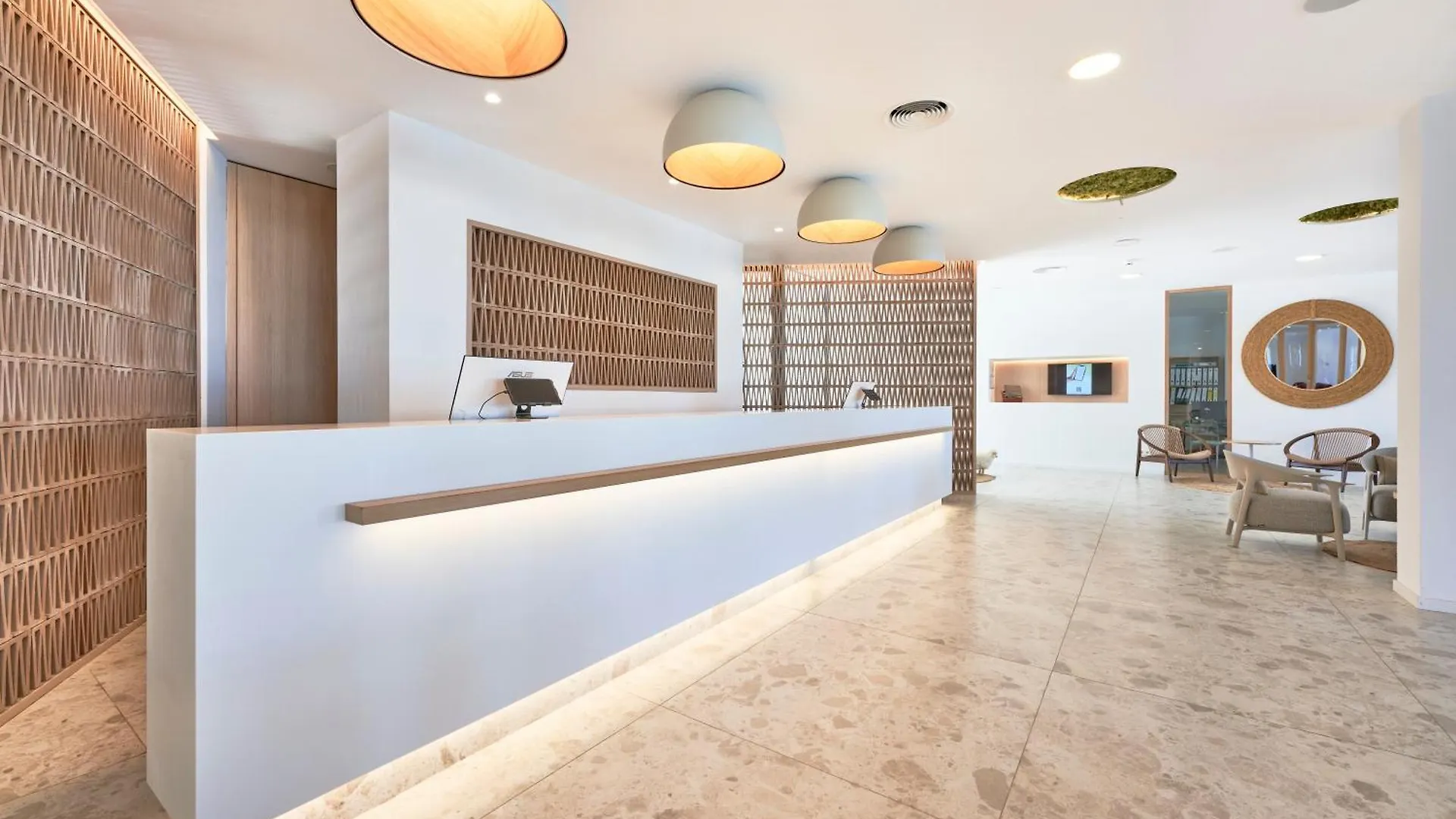 Hotel & Spa S'Entrador Playa 칼라 라트자다